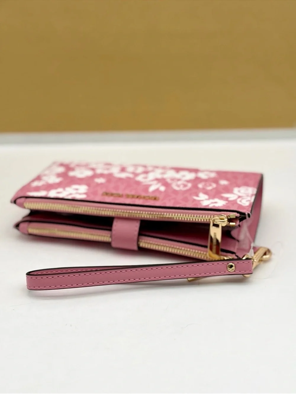 MICHAEL KORS Jet Set Travel Large Printed Signature Logo Wristlet Wallet